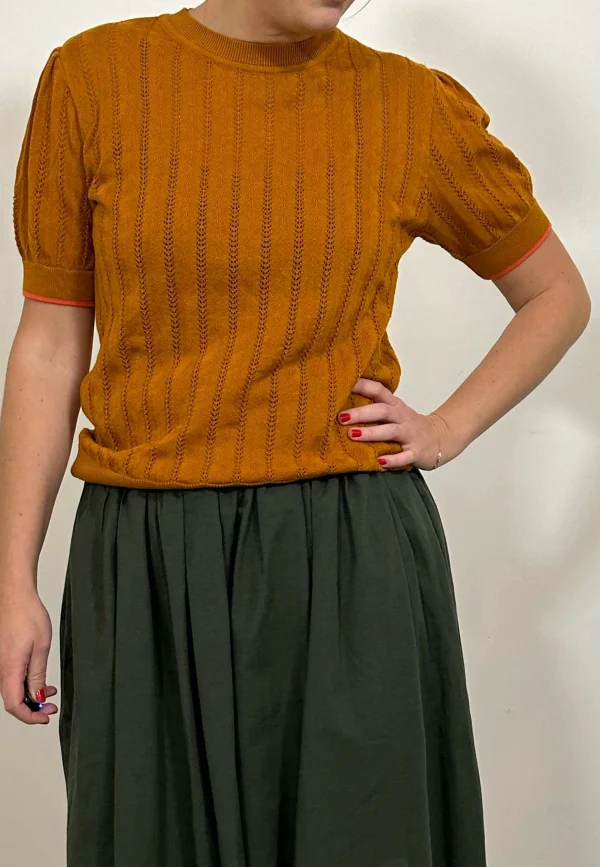 GROBUND Almine tee - den karamel med kontrastkant