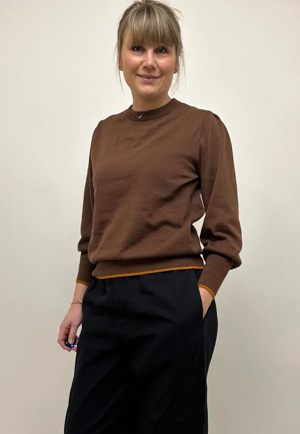 GROBUND Ingeborg strik bluse - den i brun med kontrast kant