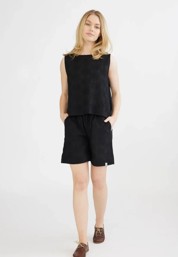 GROBUND Naomi shorts - i sort med blomsterbroderi