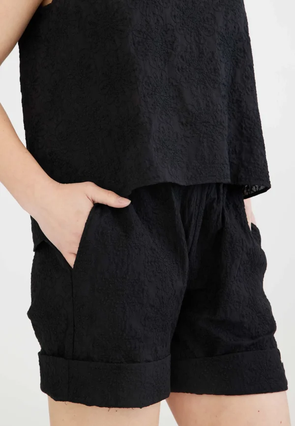 GROBUND Naomi shorts - i sort med blomsterbroderi